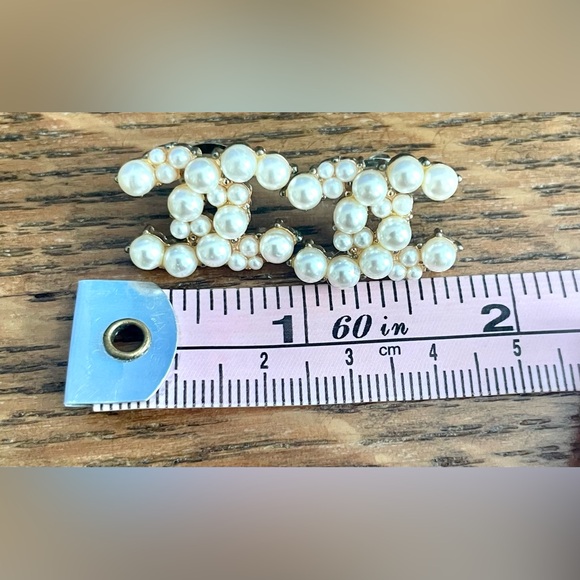 CC Pearl Earrings Studs - Picture 3 of 5